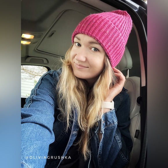 Hand knitted wool beanie - Picture 7 of 8